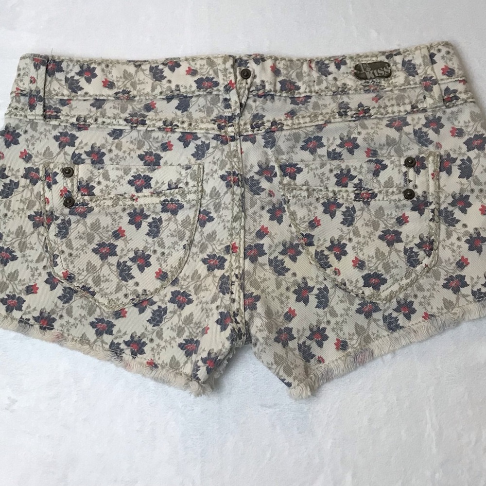 1st Kiss Denim Cut off Shorts 3 Floral Pattern Stretch - Picture 11 of 14